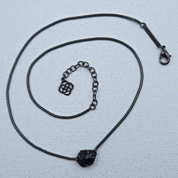 Kendra Scott Black/White Pendant Necklace - Picture 3 of 8